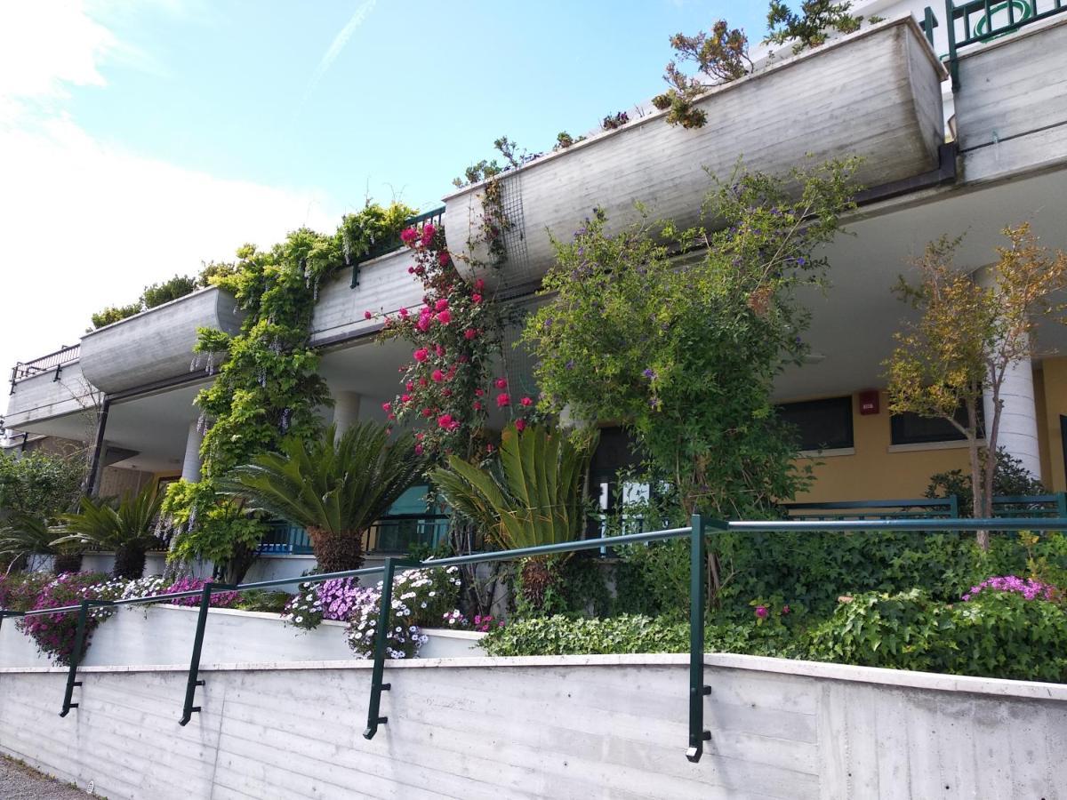 Hotel Ristorante Il Grillo Acquaviva Picena Eksteriør bilde