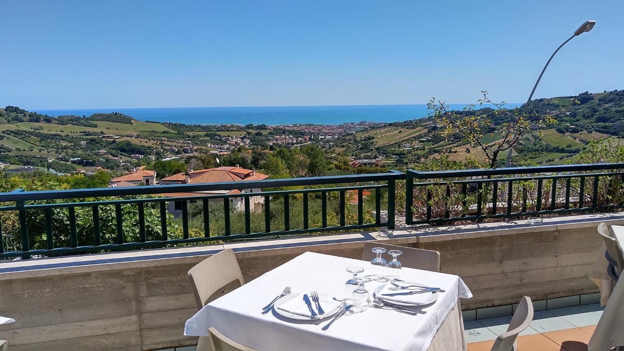 Hotel Ristorante Il Grillo Acquaviva Picena Eksteriør bilde
