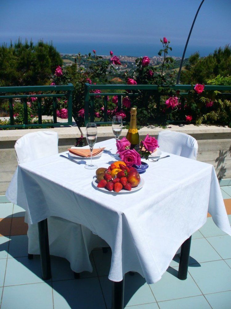 Hotel Ristorante Il Grillo Acquaviva Picena Eksteriør bilde